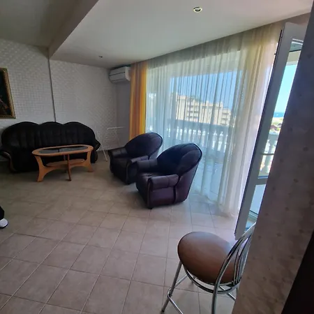 мирамар палас, роял апарт Apartment
