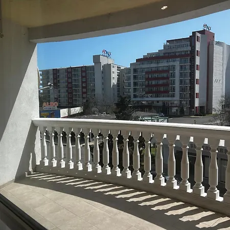 мирамар палас, роял апарт Apartment